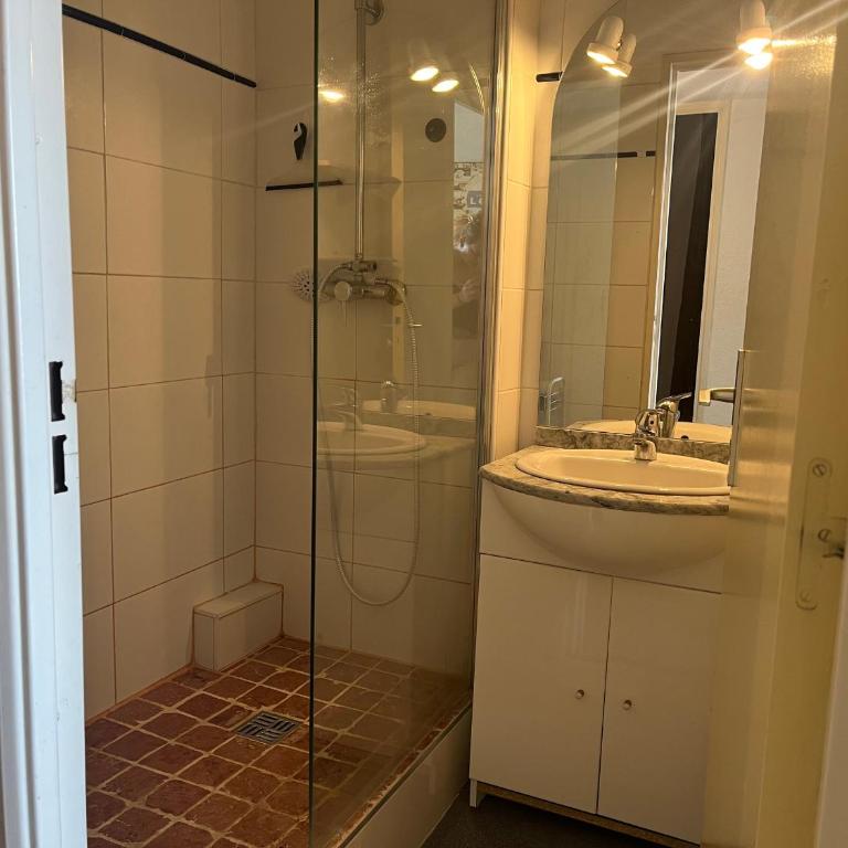 Gruissan: T2 Cabine, Piscine, Parking, Centre, 4/5 pers, Petit Budget - FR-1-796-3 - Appartamento - 16
