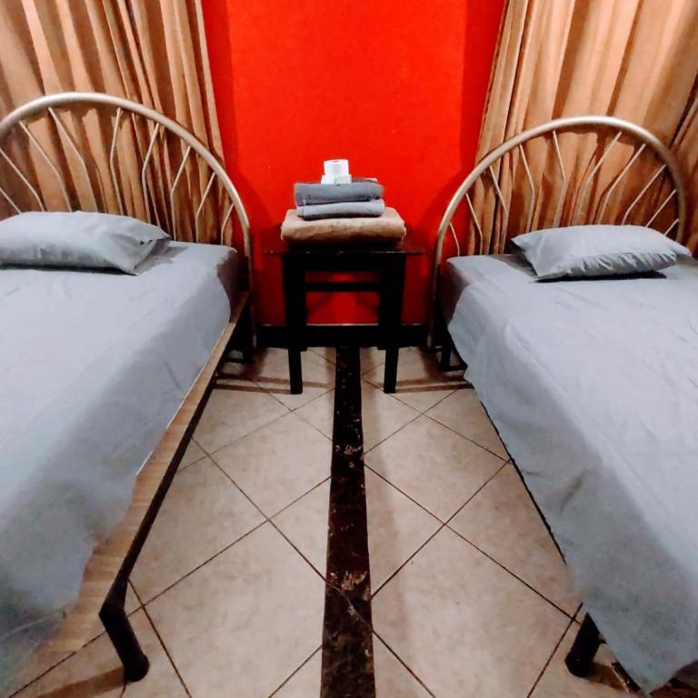 Hospedaje ANDRES & COCHERA - Twin Room - 3