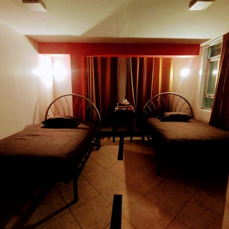 Hospedaje ANDRES & COCHERA - Twin Room - 4