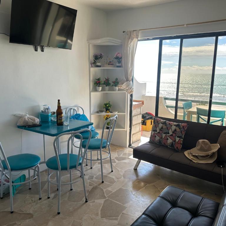 Carlos - One-Bedroom Apartment - 13