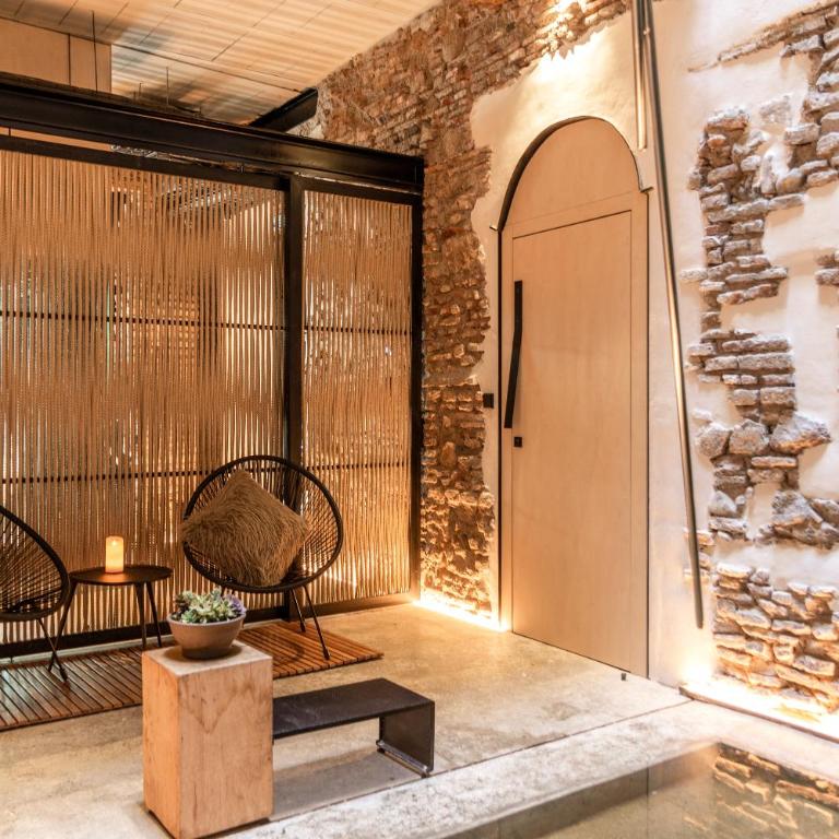 Coeo Despertar Signature Apartments - Zen Suite, Patio with Water & Art - 11