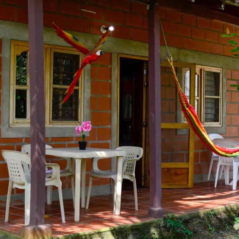 Cabaña en Necoclí BBQ Jardín Playa 5 min con AC 560 m2 - Casa Unifamiliar de 2 dormitorios - 6