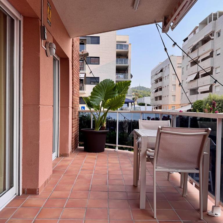Ideal para familias con jardín privado, piscina y playa a 2 min - Apartamento - Planta baja - 2