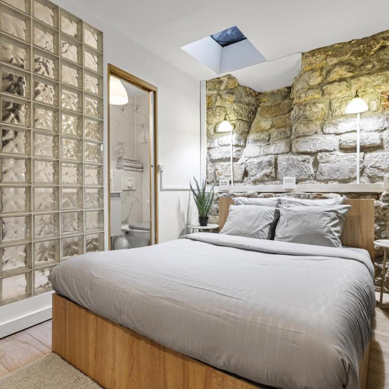 Parisian Nest I Stone Walls & Authentic Charm - Appartement 1 Chambre - 7