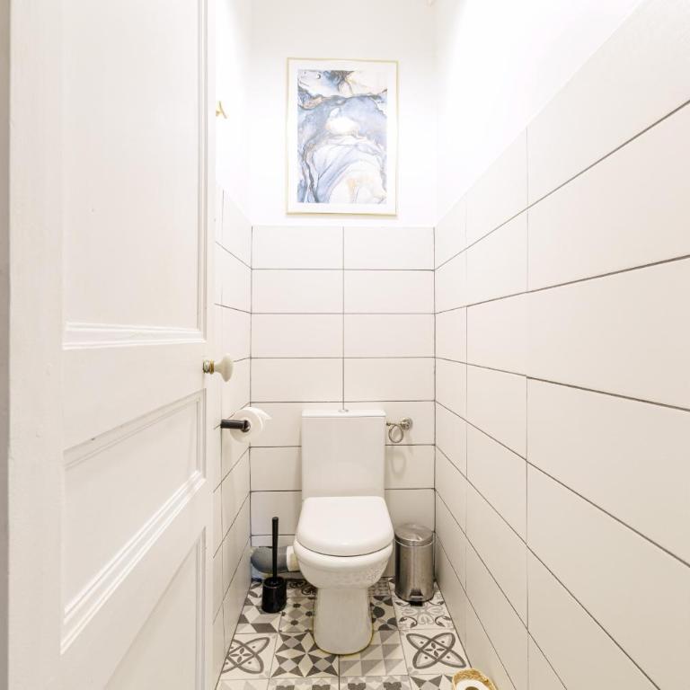 Large 2 Bdr City Center close to Train Station - Appartement 2 Chambres - 35