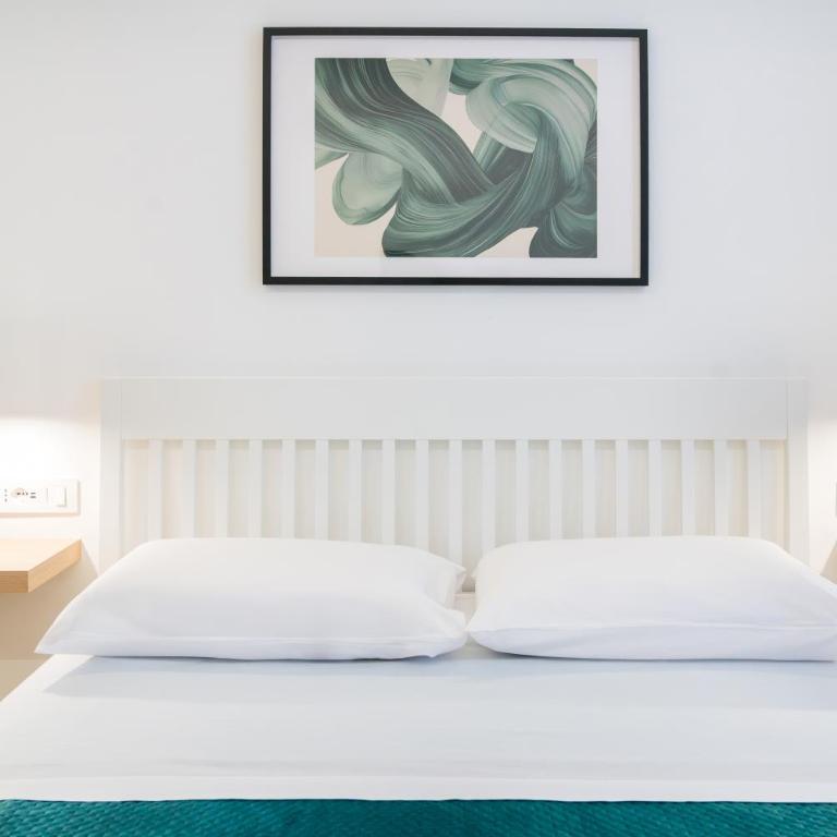 NOUS Boutique Suites - Camera Matrimoniale Deluxe con 1 Letto Supplementare - 7