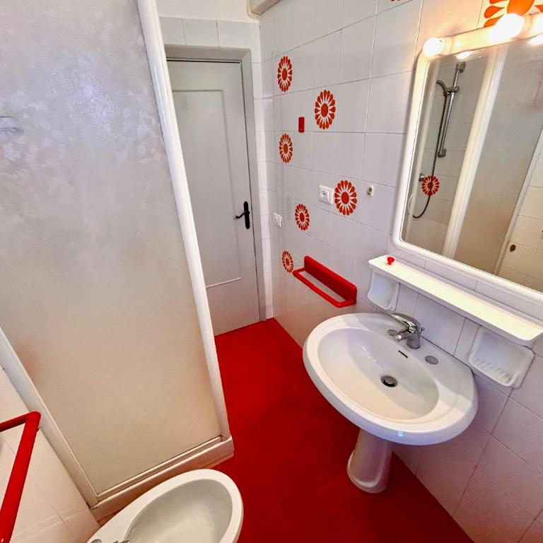 quadrilo FABIOLA CON TERRAZZO, ARIA CONDIZIONATA E VICINO AL MARE - Three-Bedroom Superior Apartment - 7