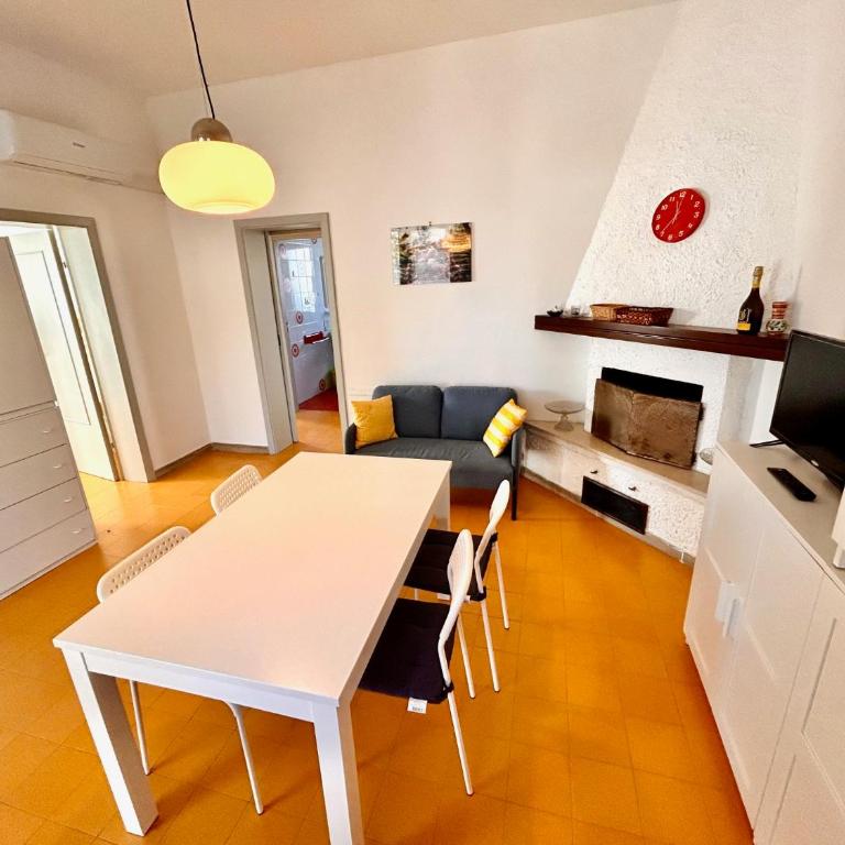 quadrilo FABIOLA CON TERRAZZO, ARIA CONDIZIONATA E VICINO AL MARE - Three-Bedroom Superior Apartment - 17