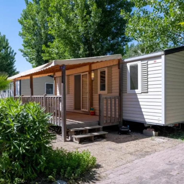Camping Les Sables d'Or Pirates World - Aquatique Vacances - Aqua Mobile Home with Air Conditioning and Semi-Covered Terrace - 2 Bedrooms - 4 People - 1
