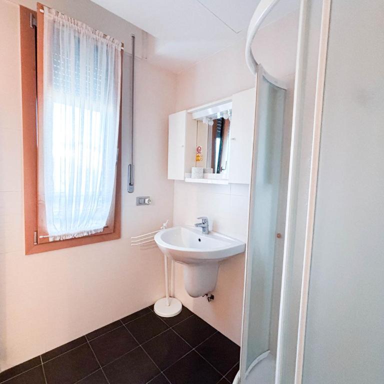 Residence Frontemar - Appartamento con 1 Camera da Letto, Balcone e Vista Mare - 13