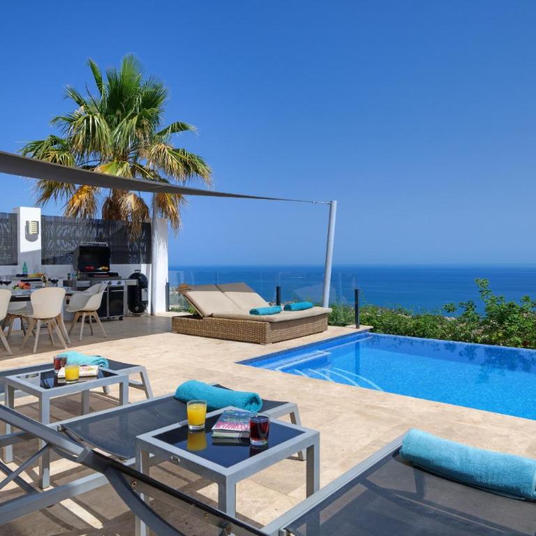 Amazing modern villa with spectacular seaviews close to Benalmadena Pueblo - Villa - 6