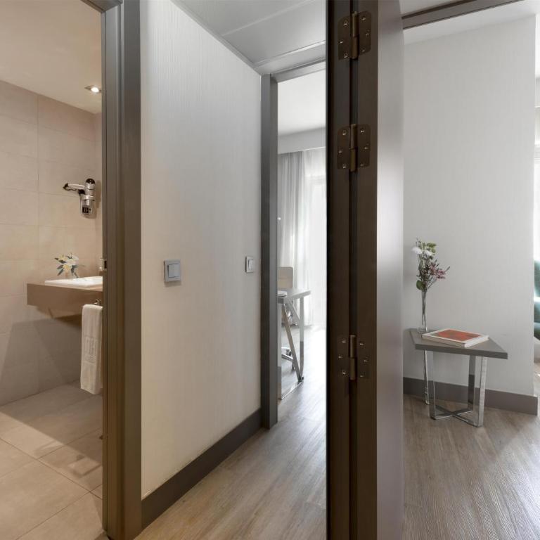 NH Madrid Zurbano - Habitaciones Familiares comunicadas (2 adultos + 2 niños) - 2