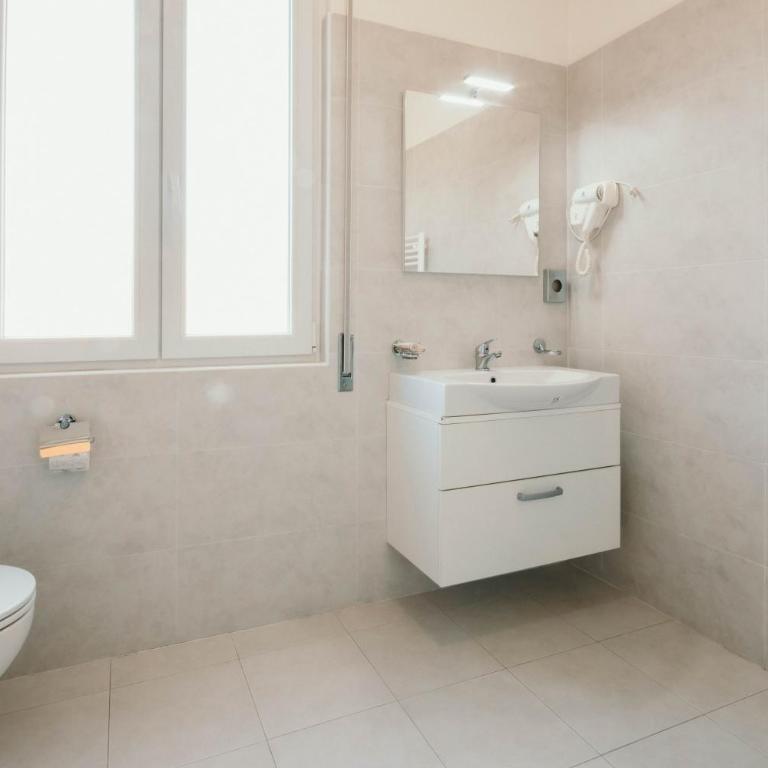 AL 13 - Lakeside Leisure & Business - Monolocale Triplo Standard - 10