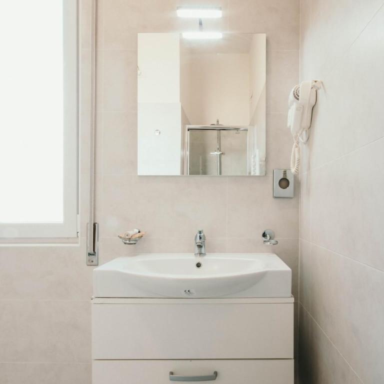 AL 13 - Lakeside Leisure & Business - Monolocale Triplo Standard - 5