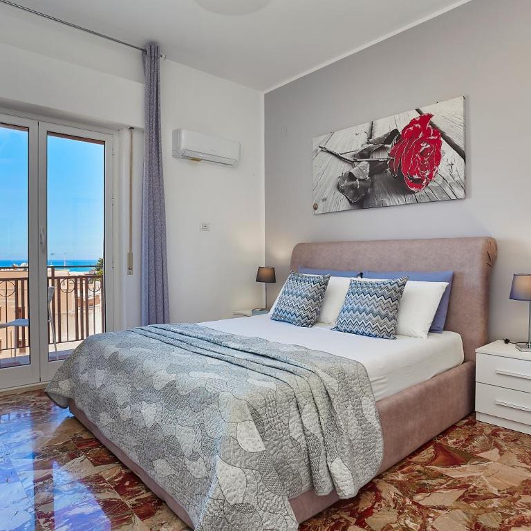 Blue&White - Appartamento Deluxe con 3 Camere da Letto - 1