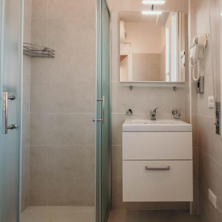 AL 13 - Lakeside Leisure & Business - Appartamento con 1 Camera da Letto e Balcone - 2