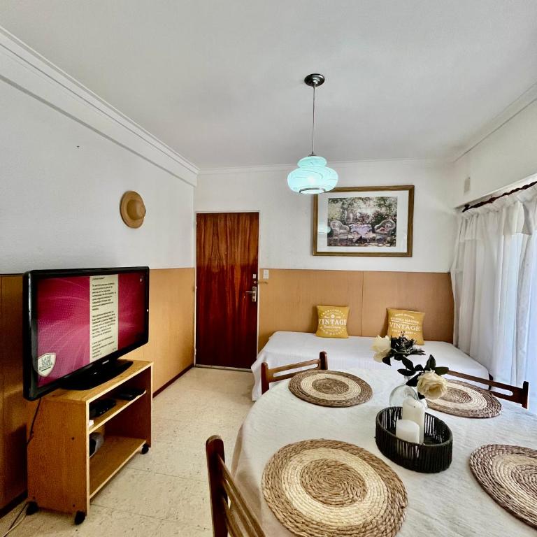 Departamento Zona Centro Avenida Colón a 3 cuadras del Mar ! - Apartamento de 1 dormitorio - 2