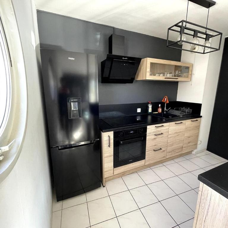 Appartement spacieux - Vue notre dame de la garde - Terrasse - Wifi - Appartement - 17