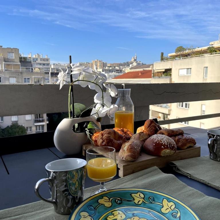 Appartement spacieux - Vue notre dame de la garde - Terrasse - Wifi - Appartement - 2
