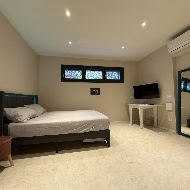 Loft 83 - Three-Bedroom Apartment - 37