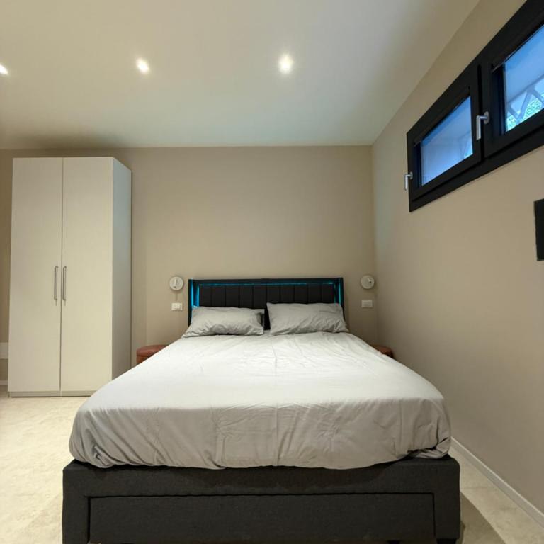 Loft 83 - Three-Bedroom Apartment - 35