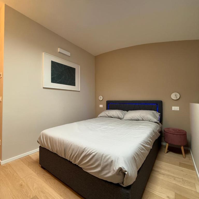 Loft 83 - Three-Bedroom Apartment - 24