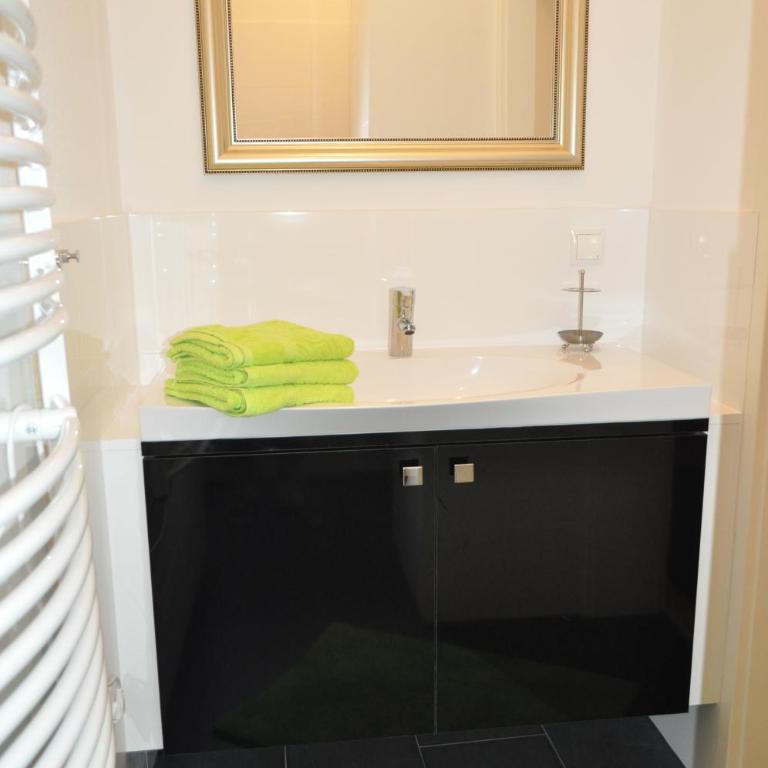 Ferienwohnung im Univiertel mit Garten - Apartamento con vistas al jardín - 10