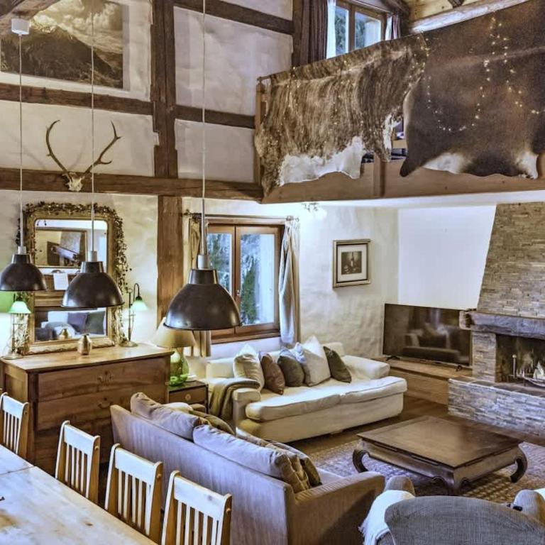 Alpine Chalet with Mountain Views and Hot Tub - Chalet - 4