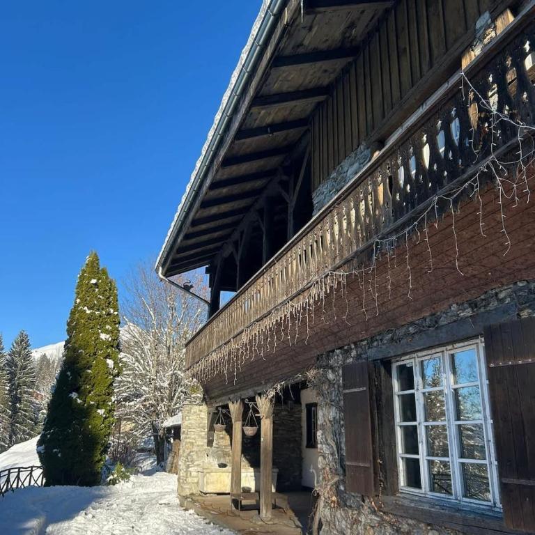 Alpine Chalet with Mountain Views and Hot Tub - Chalet - 19