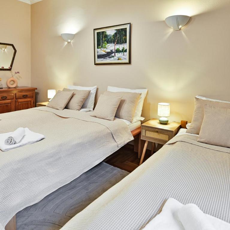 Heritage Apartment in Heart of Old Town - Free Parking - Two-Bedroom Apartment - 19