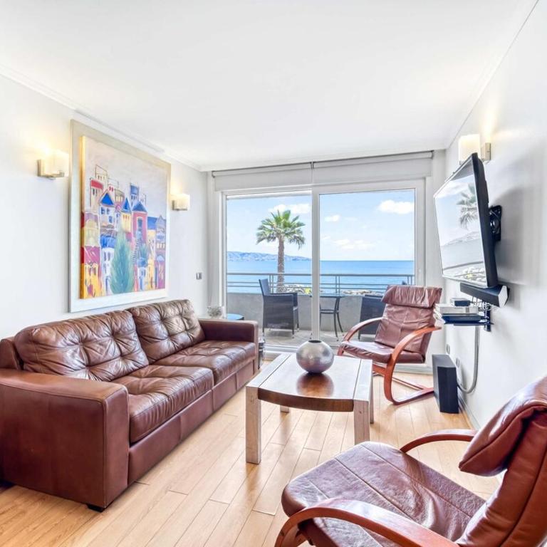 Seafront Bay 3BR Apartment with Terrace & Sea View - Room #1582991001 - 1
