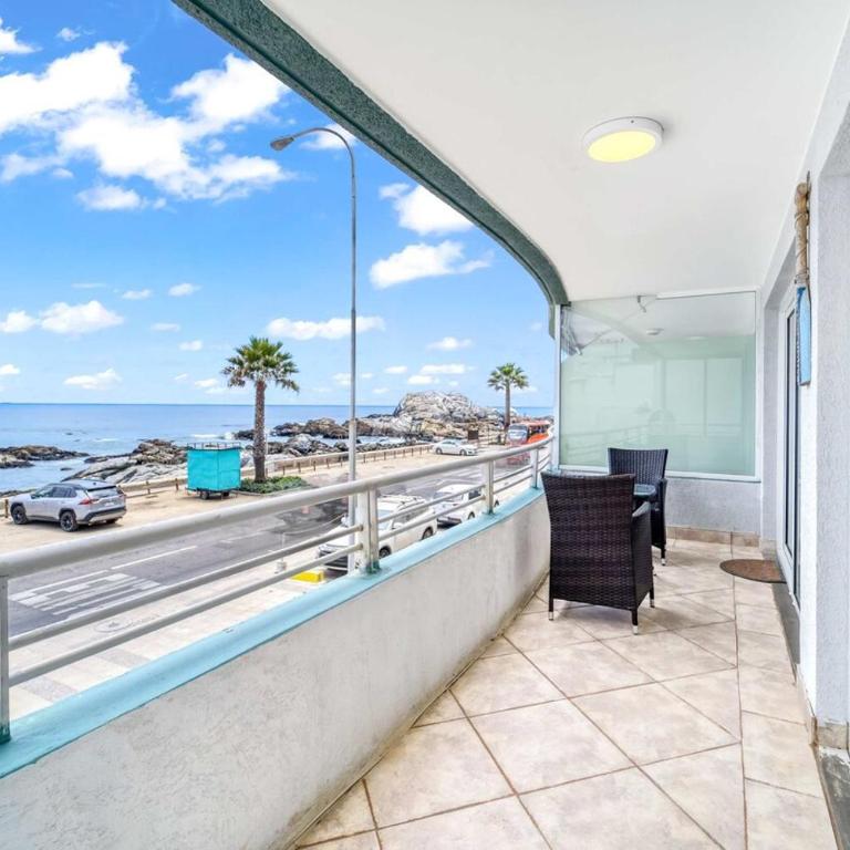 Seafront Bay 3BR Apartment with Terrace & Sea View - Room #1582991001 - 10