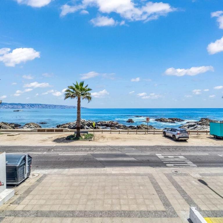 Seafront Bay 3BR Apartment with Terrace & Sea View - Room #1582991001 - 11