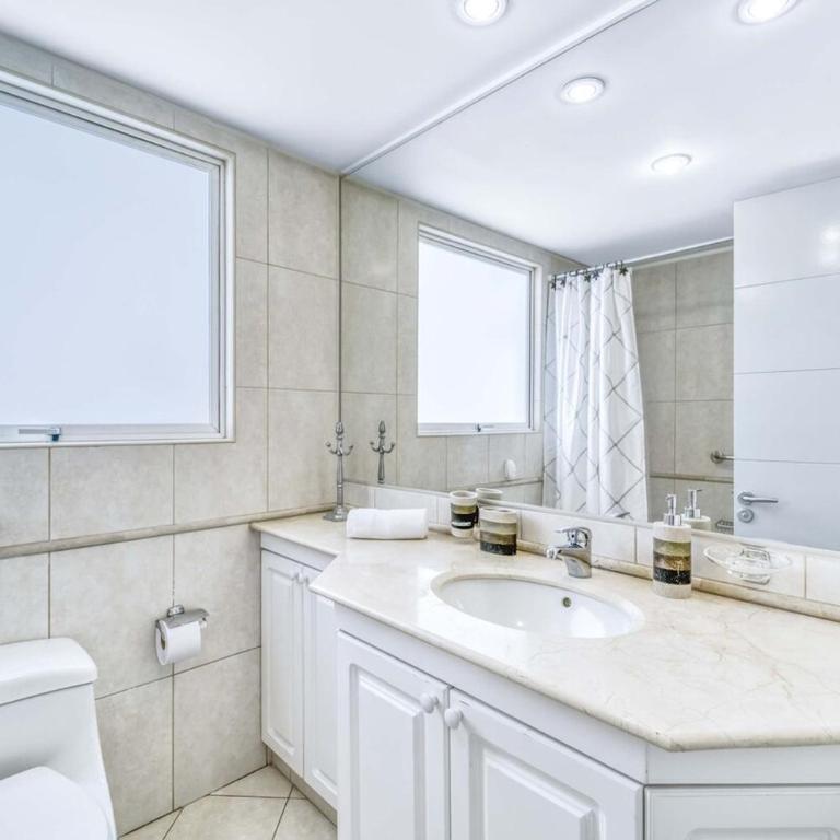 Seafront Bay 3BR Apartment with Terrace & Sea View - Room #1582991001 - 16