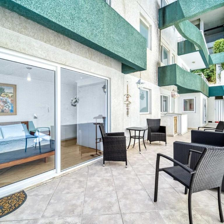 Seafront Bay 3BR Apartment with Terrace & Sea View - Room #1582991001 - 20