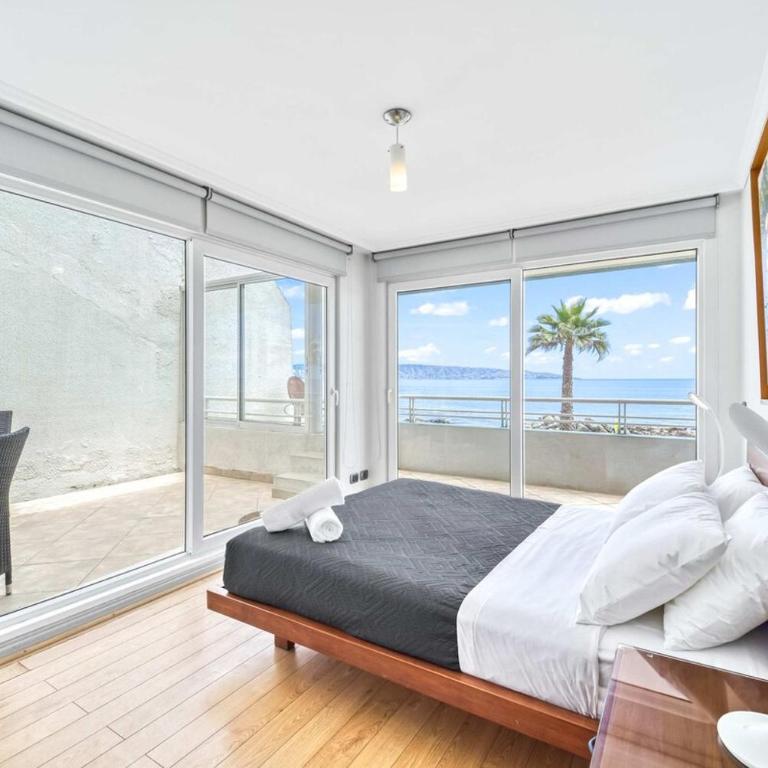 Seafront Bay 3BR Apartment with Terrace & Sea View - Room #1582991001 - 22