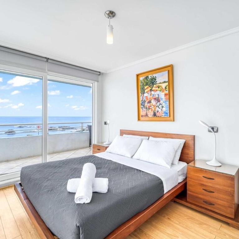 Seafront Bay 3BR Apartment with Terrace & Sea View - Room #1582991001 - 23