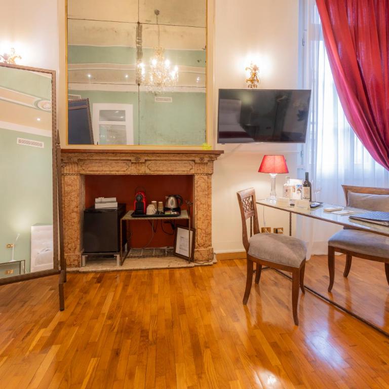 Residenza Palazzo Negri - Camera Matrimoniale Superior con Balcone e Vista Città - 7