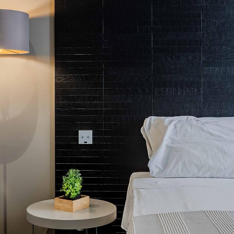 Salina Luxury Suites - Camera Matrimoniale con Bagno Privato - 16