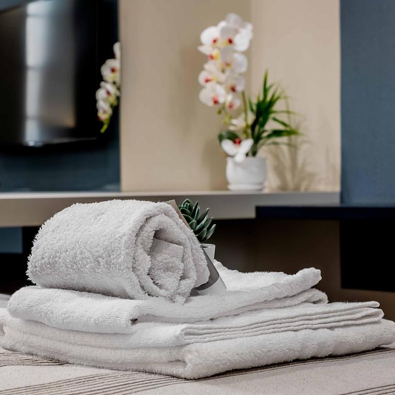 Salina Luxury Suites - Camera Matrimoniale - 17