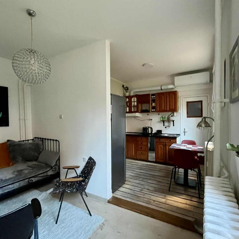 Campus Nest - One-Bedroom Apartment - 1