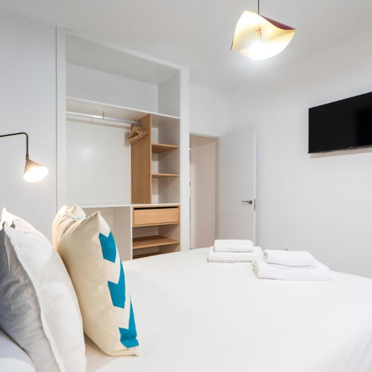 Ciudad Lineal Modern Apartment - 3 Bdrms-2 bath - Three-Bedroom Apartment - 23