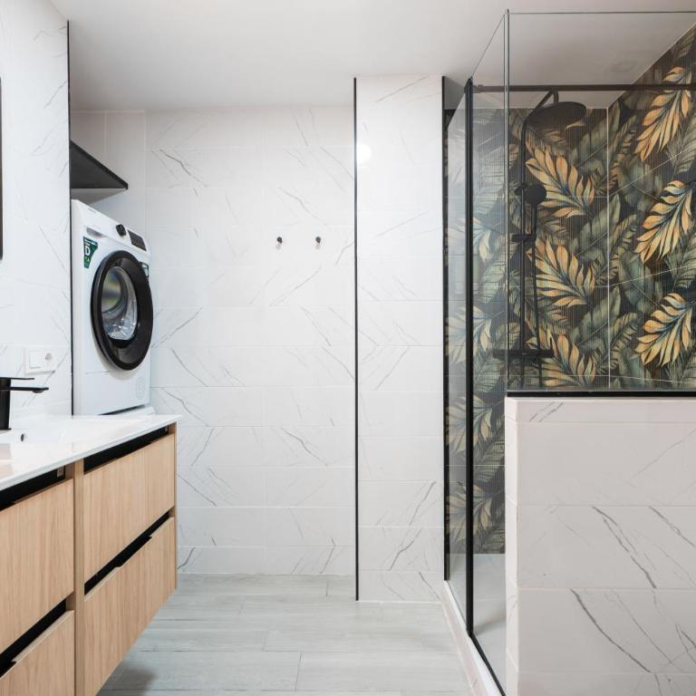 Ciudad Lineal Modern Apartment - 3 Bdrms-2 bath - Three-Bedroom Apartment - 24