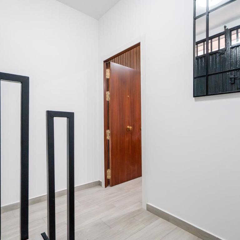 Ciudad Lineal Modern Apartment - 3 Bdrms-2 bath - Three-Bedroom Apartment - 48