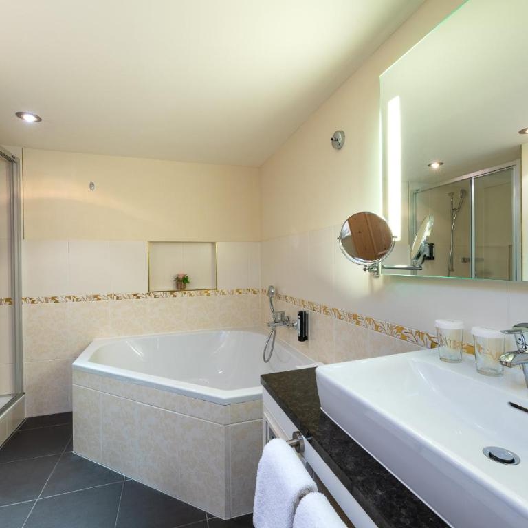 Romantik Hotel Schweizerhof - Junior Suite mit Blick auf den Eiger - 4