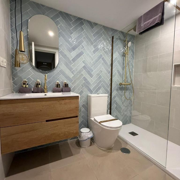 Perfect Location 3 Bedrooms 2 bath, Parking, Pool - Three-Bedroom Standard Apartment - 8