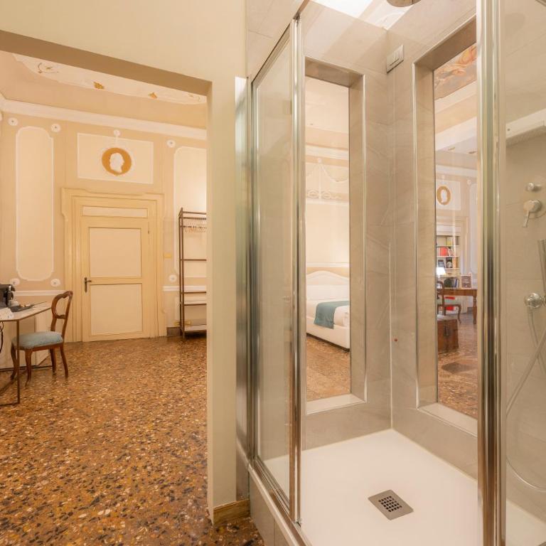 Residenza Palazzo Negri - Junior Suite con Balcone e Vasca - 17
