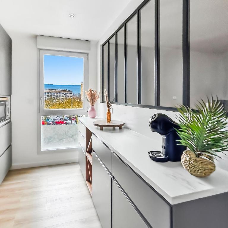 T3 moderne, balcon, parking, proche centre ville - Two-Bedroom Apartment with Terrace - 11