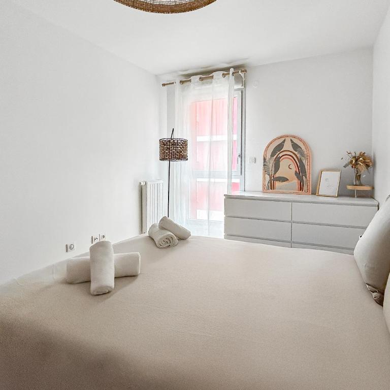 T3 moderne, balcon, parking, proche centre ville - Two-Bedroom Apartment with Terrace - 18