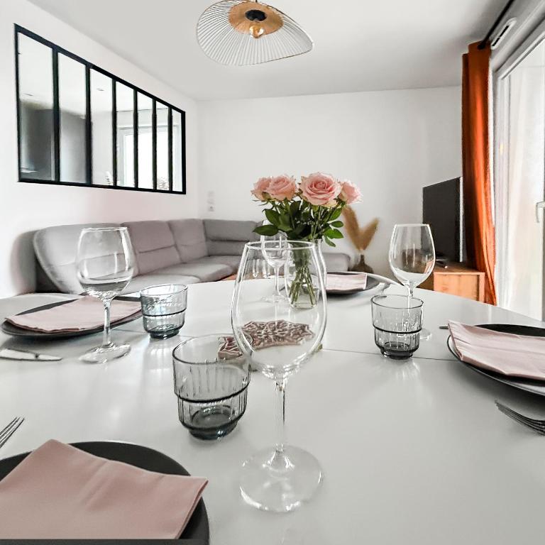 T3 moderne, balcon, parking, proche centre ville - Two-Bedroom Apartment with Terrace - 8